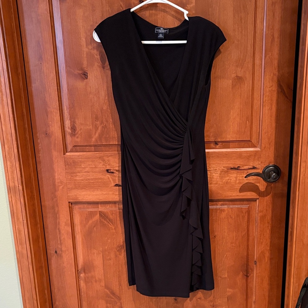 Black dress - Picture 3 of 4